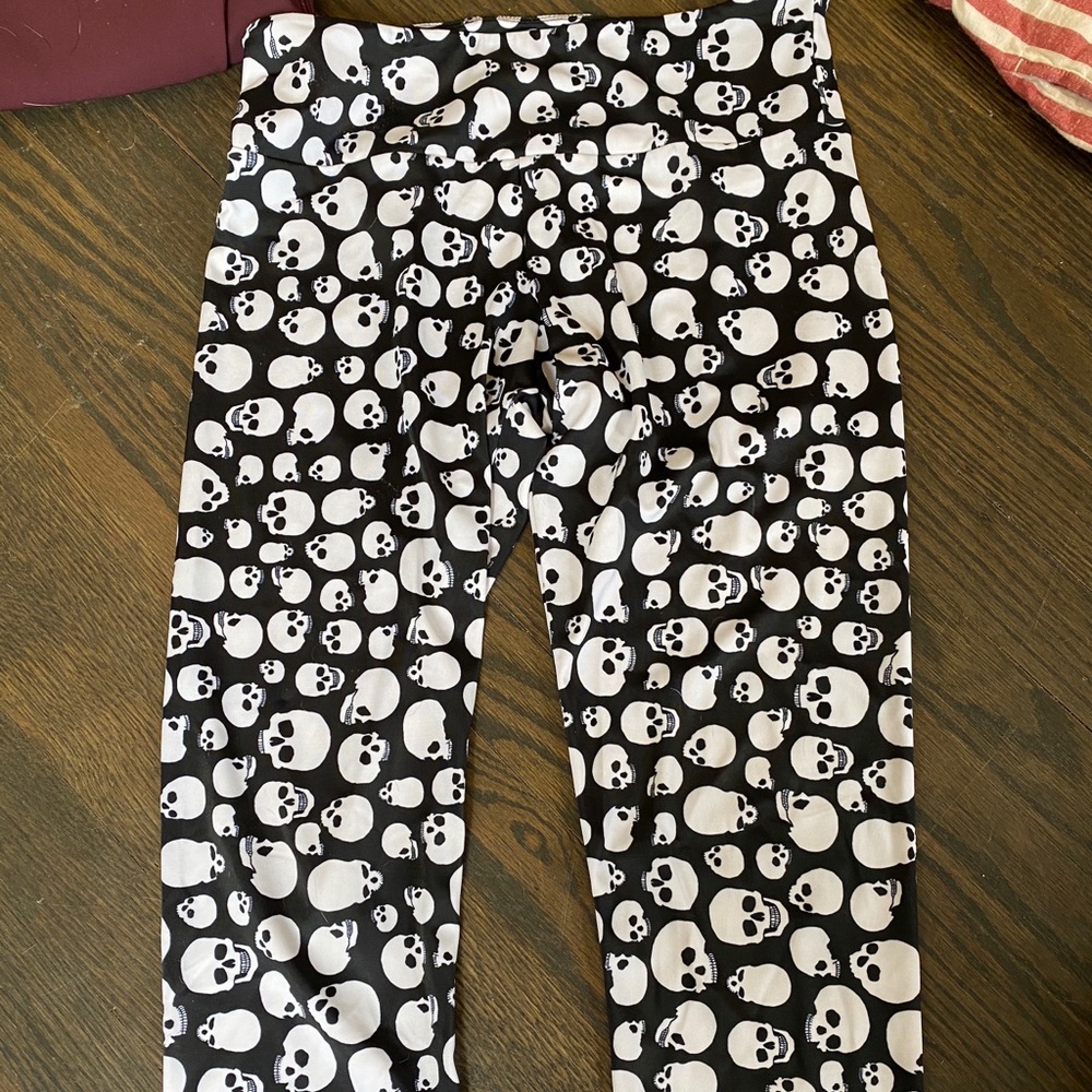 Onzie Skull Crop Leggings